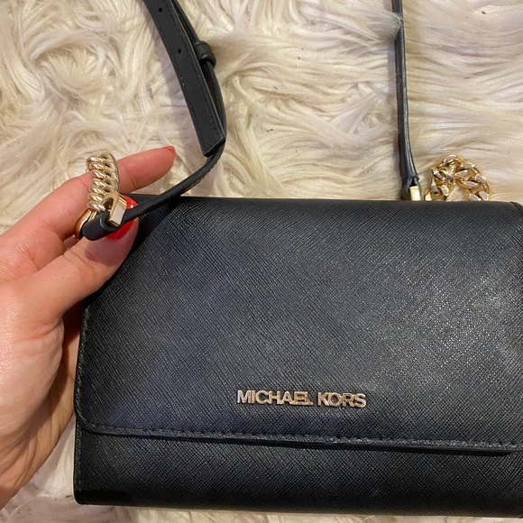 Michael Kors leather shoulder bag - Picture 1 of 3